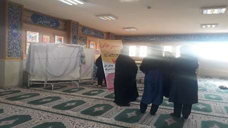  برگزاری جلسه آموزش خودمراقبتی و غربالگری و معاینه سرطان پستان در کارکنان خانم ستاد مرکزی دانشگاه