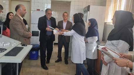  بازدید دکتر کسائیان معاونت بهداشت دانشگاه علوم پزشکی استان سمنان از واحد آزمایشگاه های مراکز خدمات جامع سلامت شهرستان های گرمسار